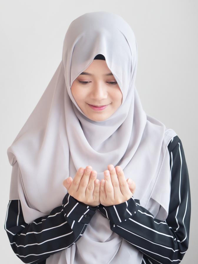Lantunkan Doa Ini Agar Keinginan Mudah Dikabulkan Serta Tata Cara Berdoa Lifestyle Fimela Com