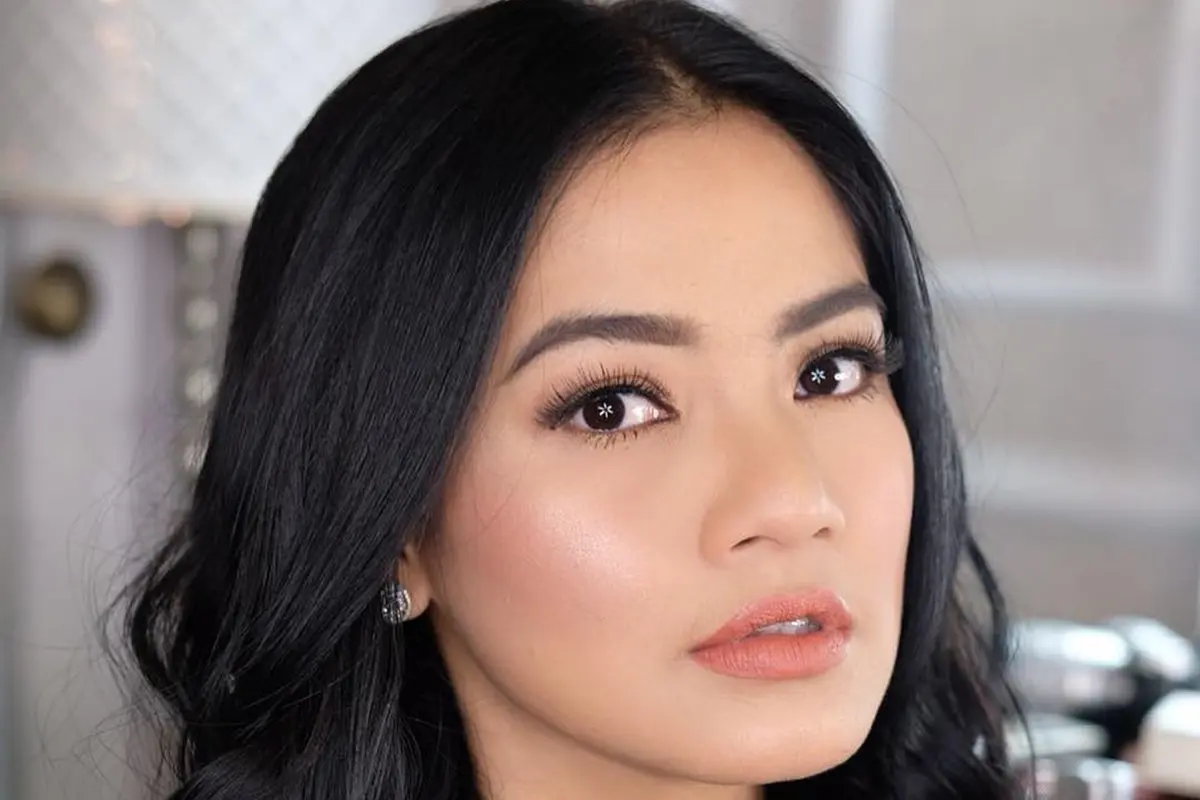 FOTO: Gaya Titi Kamal dengan Busana Hitam, Tampil Elegan