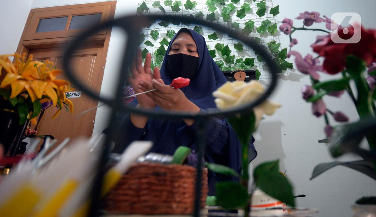 FOTO: Ragam Kreasi Bunga dari Sabun Batangan - Lifestyle ...