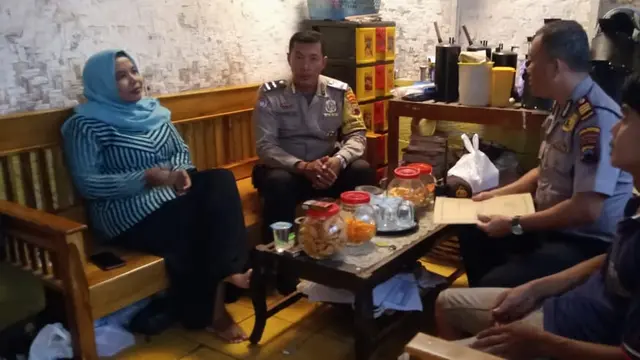 Muchamad Akhtar Aji (12), kisahnya menderita radang otak dan berhutang biaya pengobatan menarik kesadaran berbagai pihak untuk membantu. (Foto: Liputan6.com/Galoeh Widura)