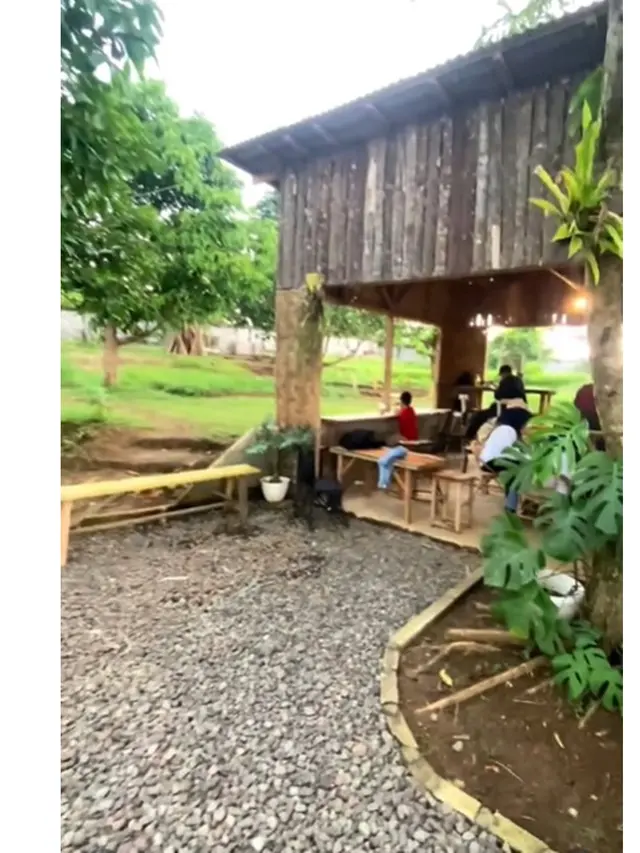 6 Potret Warung Kopi Boby Tince, Usaha Rumahan dengan Sentuhan Alam Menenangkan