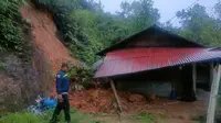 Bencana longsor terjadi di beberapa titik di Jorong Lubuk Selasih, Nagari Batang Barus, Kecamatan Gunung Talang, Kabupaten Solok, Provinsi Sumatera Barat. (Liputan6.com/ Polsek Gunung Talang)