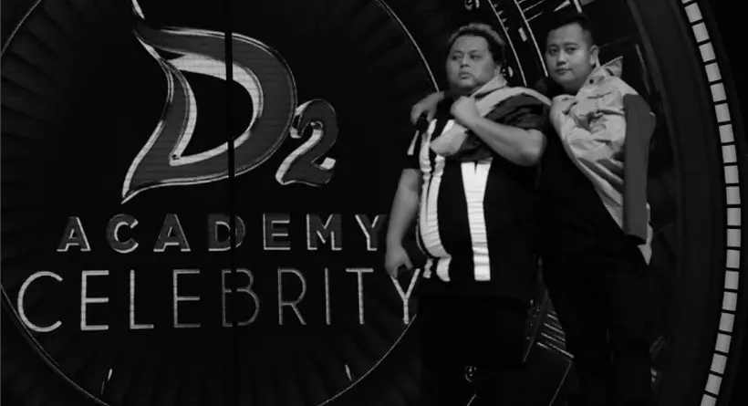 Duo Gembul yang beranggotakan Oghel dan Pam Pam harus tersingkir dari Dangdut Academy Celebrity 2.