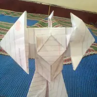 Karena belum mampu beli robot beneran, beberapa anak cowok 90-an bikin robot sendiri dari kertas. Kamu juga, nggak? (Via: duniafathur.blogspot.co.id)