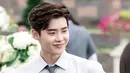 "Kami sedang membahas kontrak eksklusif dengan Lee Jong Suk. Sampai sekarang belum ada jawaban pasti dari sang artis," ujar pihak YNK Entertainment seperti yang dilnsir dari Soompi. (Foto: instagram.com/jongsuk0206)