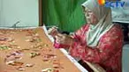 Sepuluh tahun terakhir, Dennyzar, wanita 57 tahun ini menggiatkan para wanita dan remaja di lingkungannya untuk membuat sulaman asli Koto Gadang. 