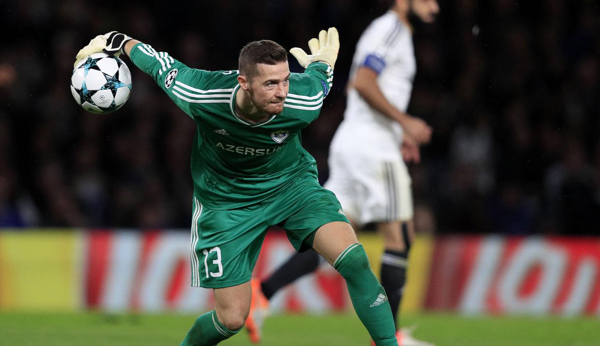 Ibrahim Sehic yang kini membela Al Khaleej setelah meninggalkan Konyaspor pada awal musim 2023/2024 sebelumnya pernah tampil di Liga Champions bersama klub asal Azerbaijan, Qarabag FK pada musim 2017/2018. Ia total tampil dalam 6 laga dengan torehan 1 kali clean sheet dan kebobolan 14 gol. (AFP/Adrian Dennis)