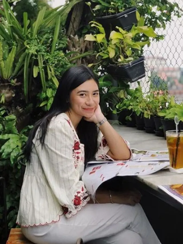 6 Potret Prawita Sari, Adik Ipar Siti Badriah yang Tak Kalah Memesona