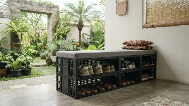 Ide Rak Sepatu di Bawah Bangku Teras