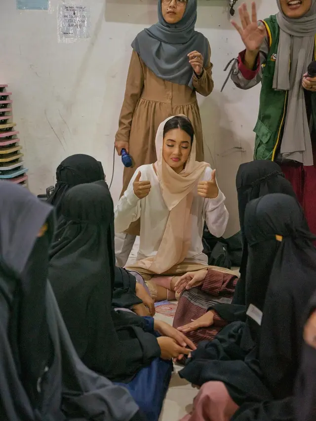 Aurelie Moeremans Kunjungi Pesantren