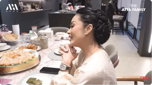 7 Momen Krisdayanti Bukber di Rumah Aurel Hermansyah, Senang Bertemu Cucu