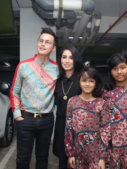 Ia menambahkan, anak-anaknya juga sering datang ke lokasi syuting. Dan merasa senang ketemu dengan orang-orang baru. (Andy Masela/Bintang.com)