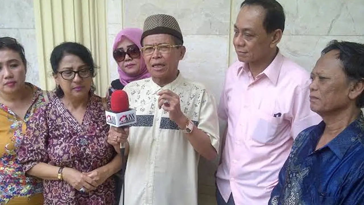Tessy Srimulat hanya ditemani istri dan polisi saja