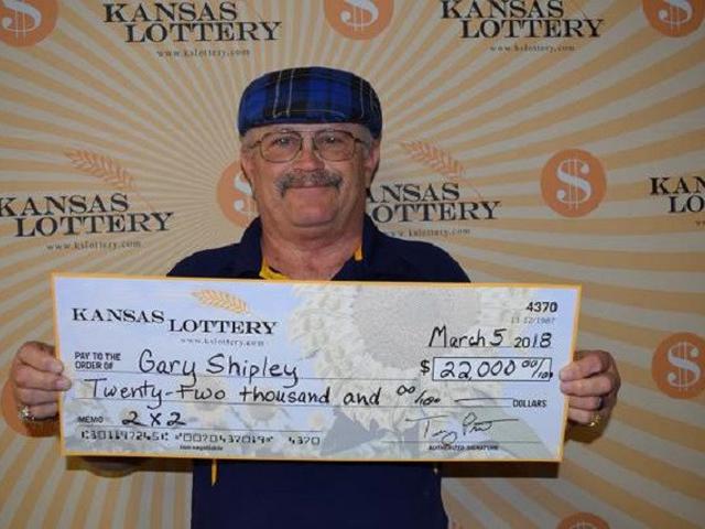 Pasang Nomor Sama Selama 5 Tahun Pria Ini Akhirnya Menang Lotre Global Liputan6 Com