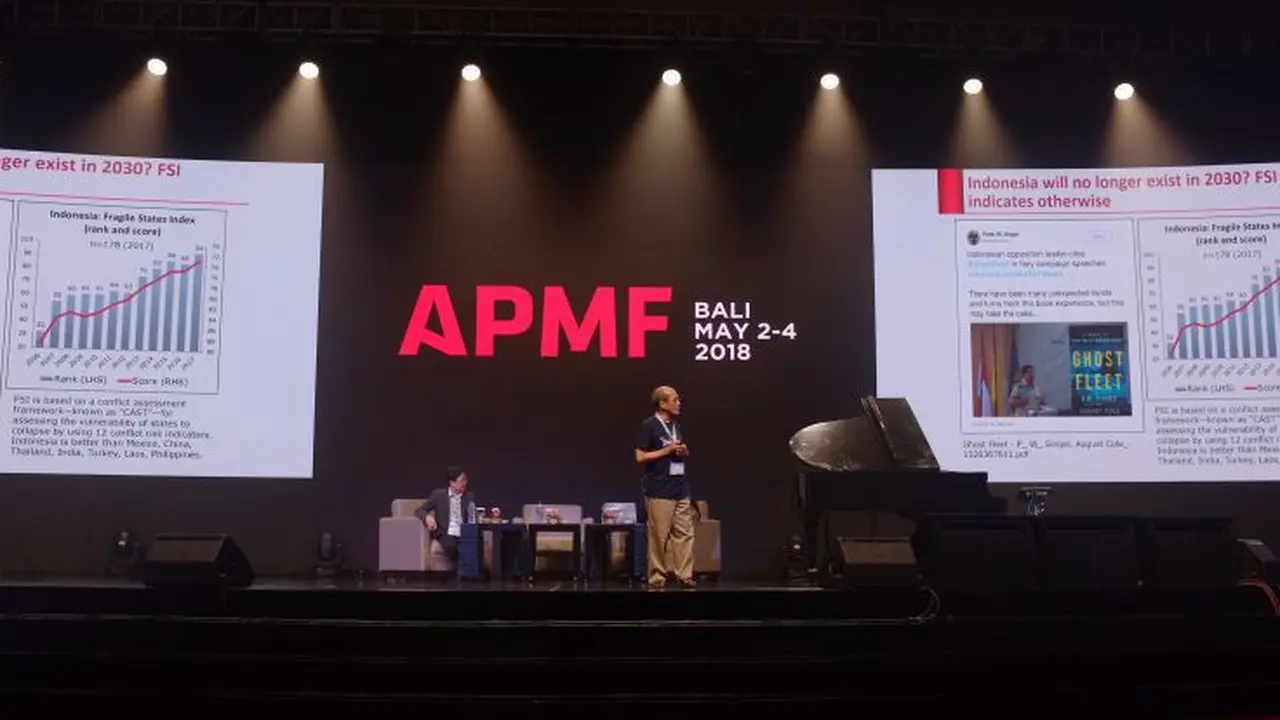 Ekonom Senior Faisal Basri memberikan sambutan yang berjudul Playing Catch Up: How Indonesia is Going to be The Next Big Thing dalam  Asia Pacific Media Forum 2018.