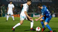 Bek kanan Real Madrid, Achraf Hakimi, beraksi pada laga melawan Fuenlabrada di Stadion Fernando Torres, Fuenlabrada, Kamis (26/10/2017). (dok. Twitter Real Madrid)