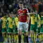 Reaksi dua pemain Manchester United, Michael Carrick (kiri) dan Wayne Rooney (kanan), saat gawang timnya dibobol Norwich City pada laga Premier League di Old Trafford, Sabtu (19/12/2015). (AFP/Oli Scarff)