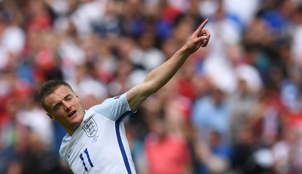 3. Jamie Vardy, secara mengejutkan mencuat karena berhasil membawa Leicester bersinar hingga juara Premier League. Vardy banyak dicari pada 31 Januari - 6 Februari 2016, 1 Mei - 7 Mei 2016, puncaknya pada 5 Juni sampai 11 Juni 2016. (AFP/Paul Ellis)