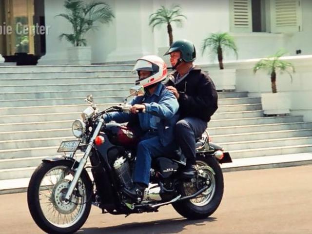 Kenangan Saat Bj Habibie Bonceng Soeharto Keliling Istana Negara Otomotif Liputan6 Com