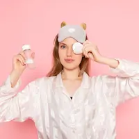 Terlalu banyak produk justru bisa membebani kulit. Sama seperti tubuh yang butuh istirahat, kulit pun bisa mengalami kelelahan dan menunjukkan tanda-tanda bahwa ia butuh rehat sejenak. (foto/dok: freepik/kamranaydinov)