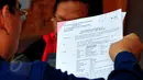 Bukti surat penangkapan yang diserahkan tim kuasa hukum Novel Baswedan kepada hakim saat sidang Praperdilan di PN Jakarta Selatan, Jumat (29/5/2015). Surat bukti tersebut membantah fitnah dari pihak Polri selaku Termohon. (Liputan6.com/Yoppy Renato)