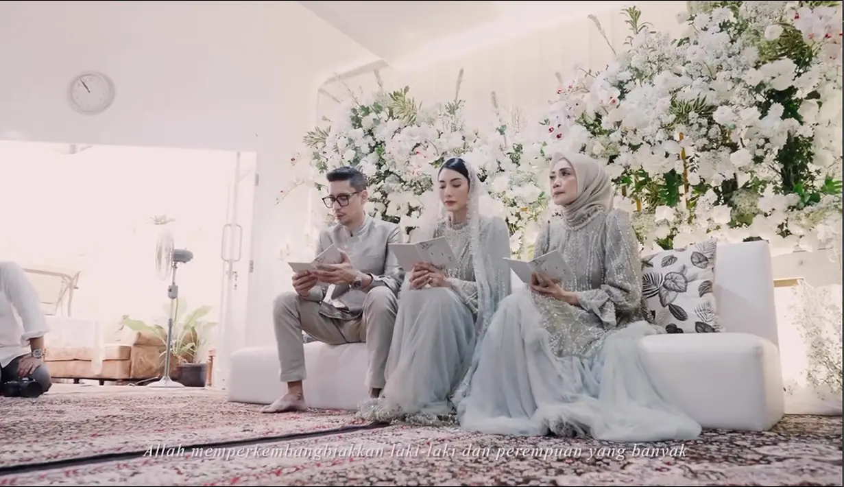 Setelah dua tahun menjanda,  Tyas akan segera menikah dengan aktor keturunan Aceh bernama Tengku Tezi. Seperti diketahui, setelah cerai dengan Raiden Soedjono, ia pacaran dengan Tengku Tezi. [Instagram/tyasmirasih]