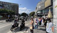Suasana perempatan sibuk dekat dengan pusat perbelanjaan Maya Mall, Chiang Mai, Thailand, Rabu (10/12/2025). (Bola.com/Bagaskara Lazuardi)