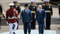 Prabowo mengaku senang dan menyambut baik kedatangan Lula da Silva ke Indonesia. (Yasuyoshi CHIBA/AFP)