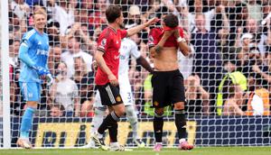 Bruno Fernandes dari Manchester United bereaksi setelah gagal mengeksekusi penalti dalam pertandingan&nbsp;Premier League&nbsp;antara Fulham dan Manchester United di Craven Cottage, London, Minggu, 24 Agustus 2025. (Adam Davy/PA via AP)