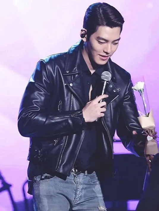 Dengan menjalani pengobatan tersebut, saat ini kabarnya kondisi Kim Woo Bin sudah lebih baik. Namun ia mengalami penurunan berat badan yang cukup banyak, selain itu tak ada efek samping lainnya. (Instagram/kimwoobin_89)