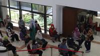 Penyelenggaraan Sentra Vaksinasi Gradhika di Kompleks Kantor Gubernur Jateng direspons baik oleh masyarakat.
