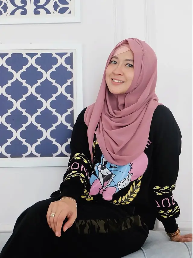 Jarang Tersorot, Ini 7 Potret Terbaru Okie Agustina yang Makin Menawan