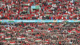 Puskas Arena tampak penuh saat Timnas Hungaria menghadapi Portugal pada laga perdana Grup F Piala Eropa 2020. Ada sekitar 60.000 lebih penonton yang datang langsung ke stadion. (Bernadett Szabo/Pool via AP)