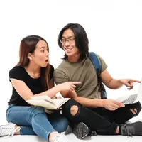 Panduan singkat bagi orangtua untuk menciptakan lingkungan yang aman dan suportif. (Foto: drobotdean/Freepik)