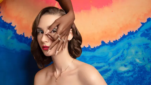 Bingung Memilih Outfit yang Glamor untuk Menghadiri Dinner Romantis? Lengkapi dengan Perhiasan Berlian Ini (sub 4)