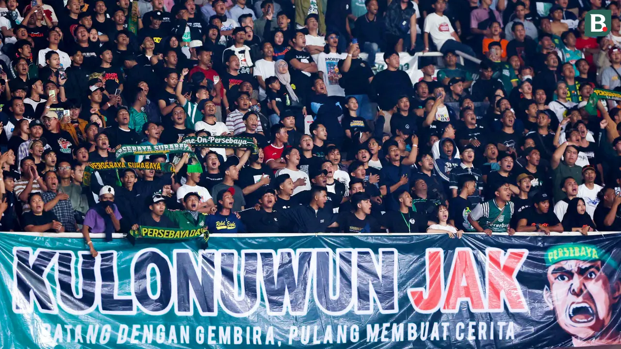 Foto: Momen Cak Tessy Pimpin Bonek Guncang SUGBK, Pemandangan Indah Suporter Liga Indonesia