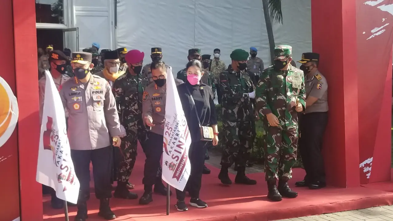 Puan Maharani mewanti-wanti Pemprov Banten dan TNI/Polri untuk mengantisipasi lonjakan kasus Covid-19 usai libur Natal dan Tahun Baru 2021.