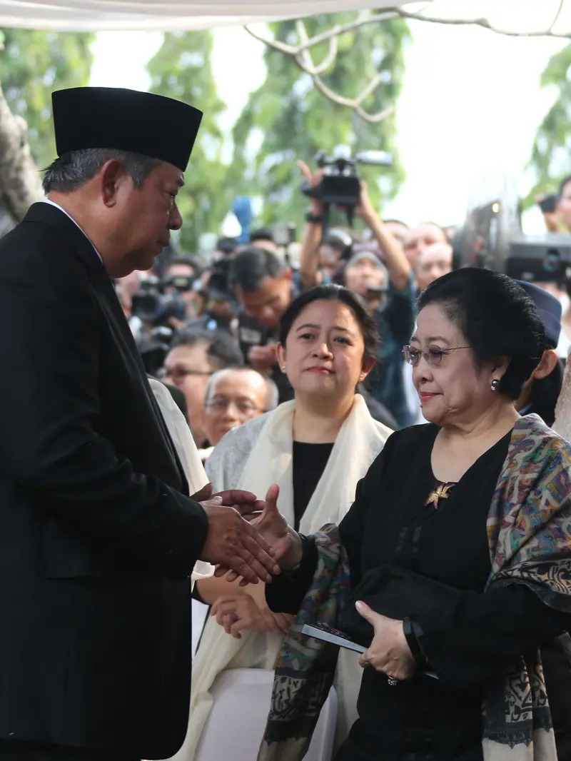 Pertemuan SBY dan Megawati di Pemakaman Ani Yudhoyono
