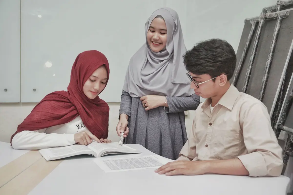 Sambut Hari Guru, Tips Ciptakan Pola Belajar Interaktif untuk Generasi Z