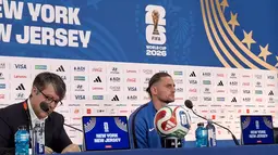 Adrien Rabiot menghadiri konferensi pers resmi jelang laga Prancis melawan Swedia pada babak 32 besar Piala Dunia 2026 di New York New Jersey, Amerika Serikat, Senin (29/6/2026). Gelandang Timnas Prancis itu menjawab pertanyaan awak media terkait kesiapan Les Bleus menghadapi pertandingan fase gugur. (KLY Sports/Hery Kurniawan)