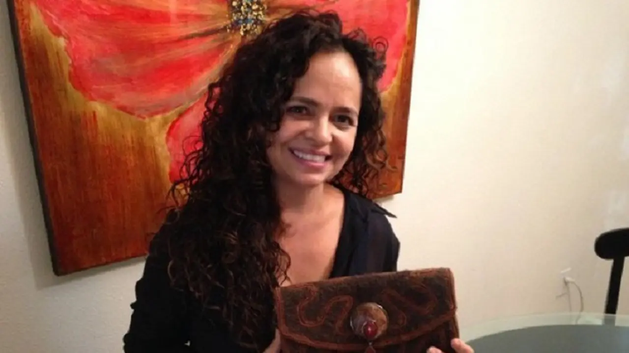 Doris Carvalho, Buat Dompet Cantik Dari Bulu Anjing