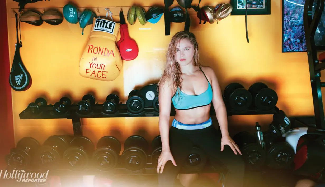 Ronda Rousey saat berpose untuk The Hollywood Reporter. (The Hollywood Reporter)