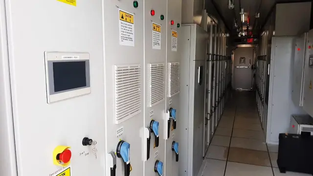 Ruang baterai untuk menyimpan energi listrik dari panel surya di Deakin University. (Sigit/Liputan6.com)