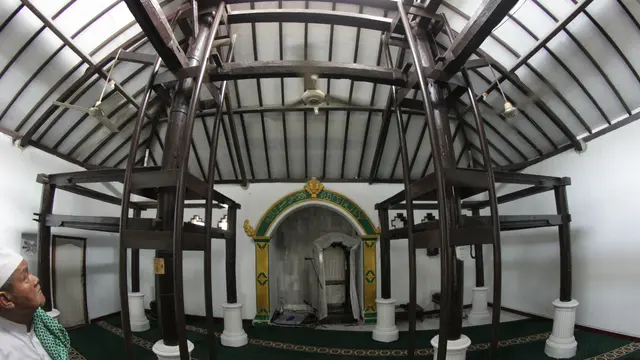 Kokohnya Tiang Masjid Kuno Pangeran Kejaksan, Besan Sunan Gunung Jati Cirebon