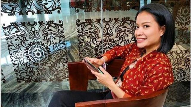 Balques Manisang  Majalah Social