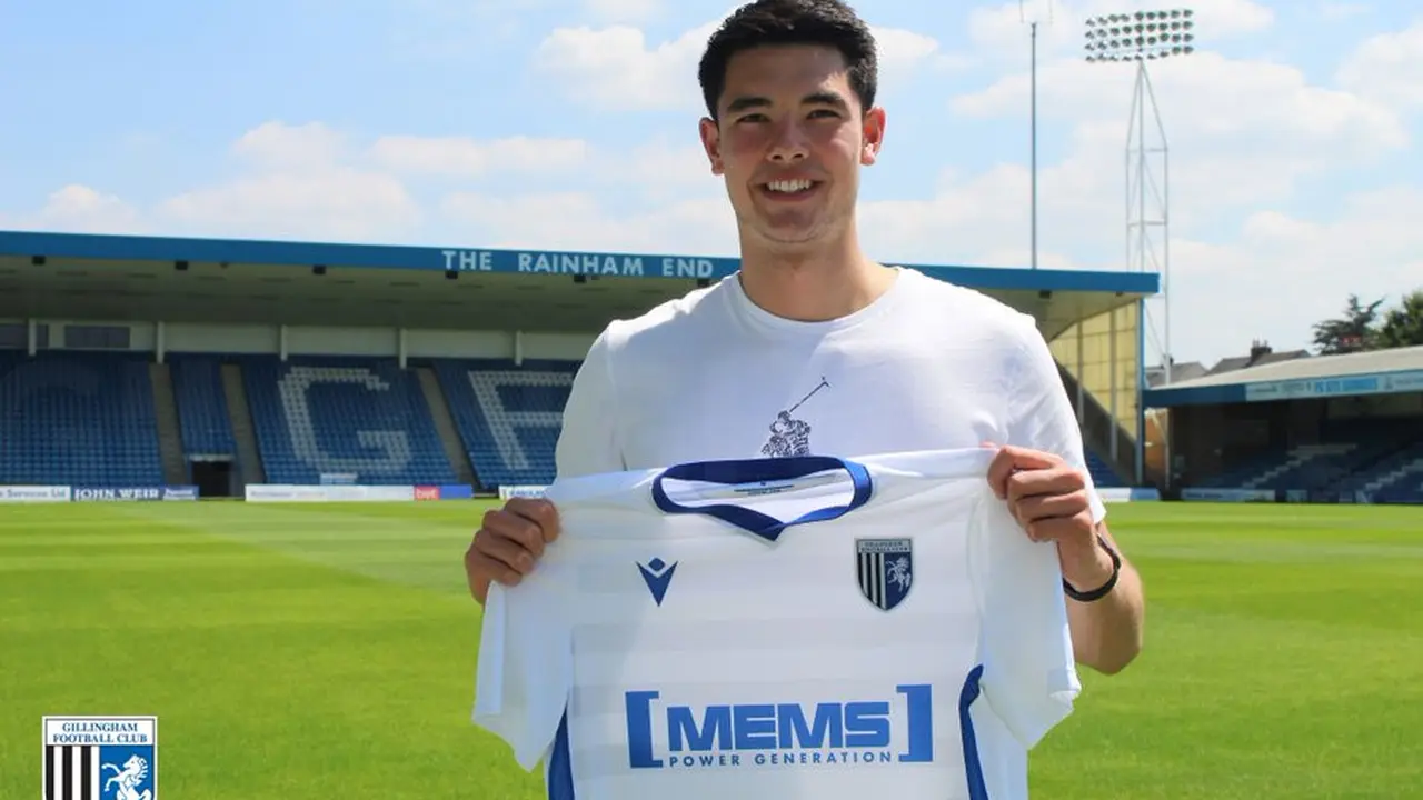 Elkan Baggott gabung Gillingham FC.