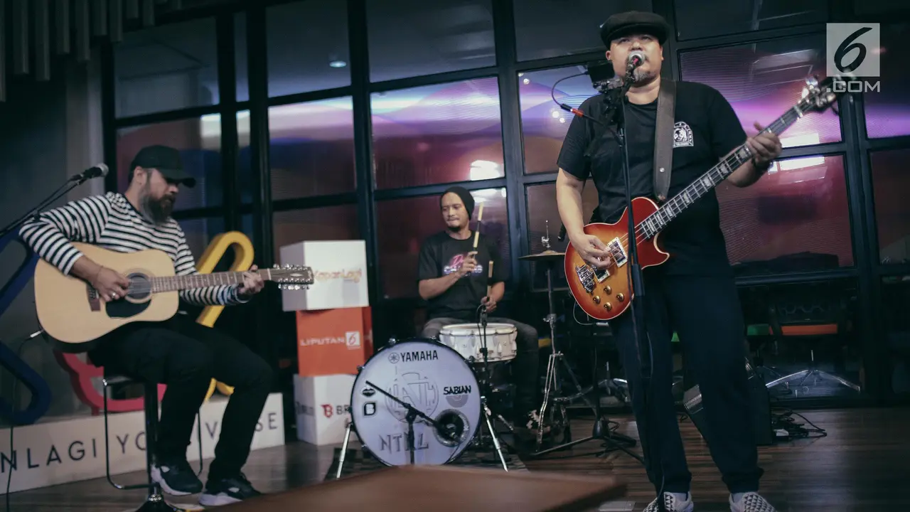 Penampilan NTRL dalam KLY Lounge
