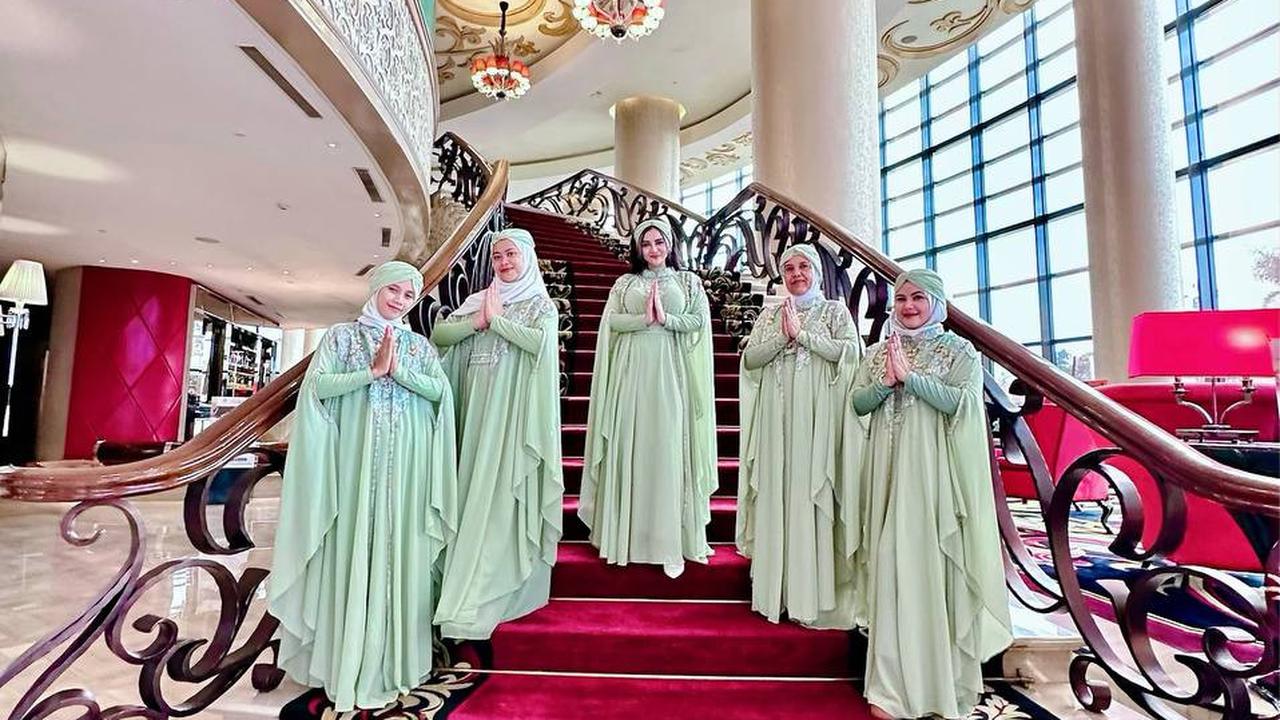 Kekompakan Novi Rizki merayakan Hari Lebaran (https://www.instagram.com/p/CraB1vuPE_9/)