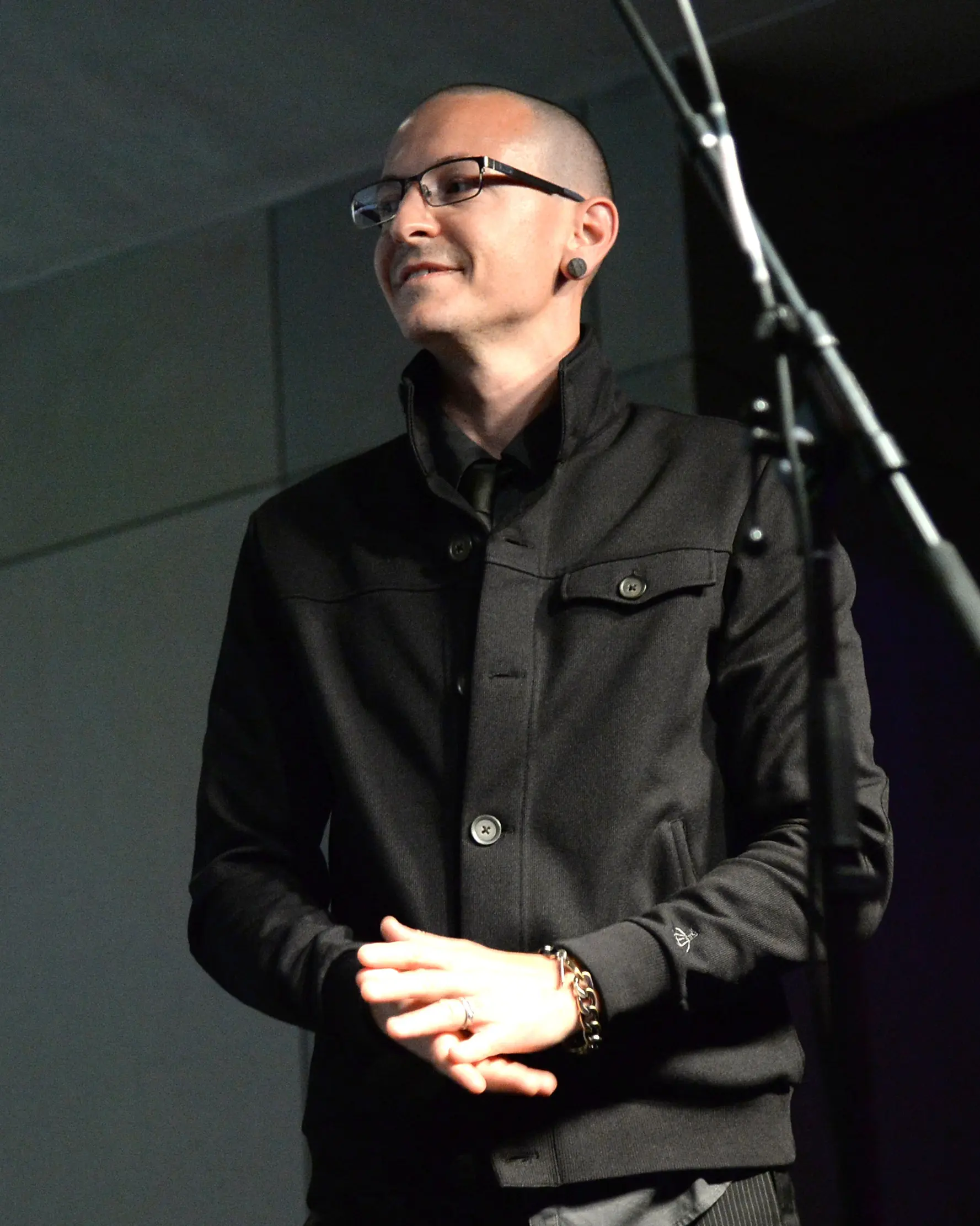 Ayah dan ibu Chester bercerai saat Chester masih berusia 11 tahun. Mulai dari situ, Chester menjadi kecanduan alkohol dan obat-obatan terlarang. (Jason Merritt / GETTY IMAGES / AFP)