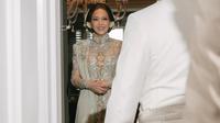 Potret detail kebaya Maia Estianty di akad nikah Al Ghazali. (sumber: Instagram/alghazali7)